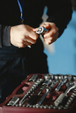 What are torque wrench and how does it work?